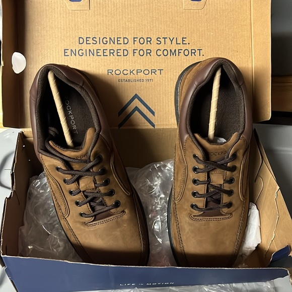 Rockport, men’s brown Eureka shoe
Size 10
New in box - Picture 1 of 10